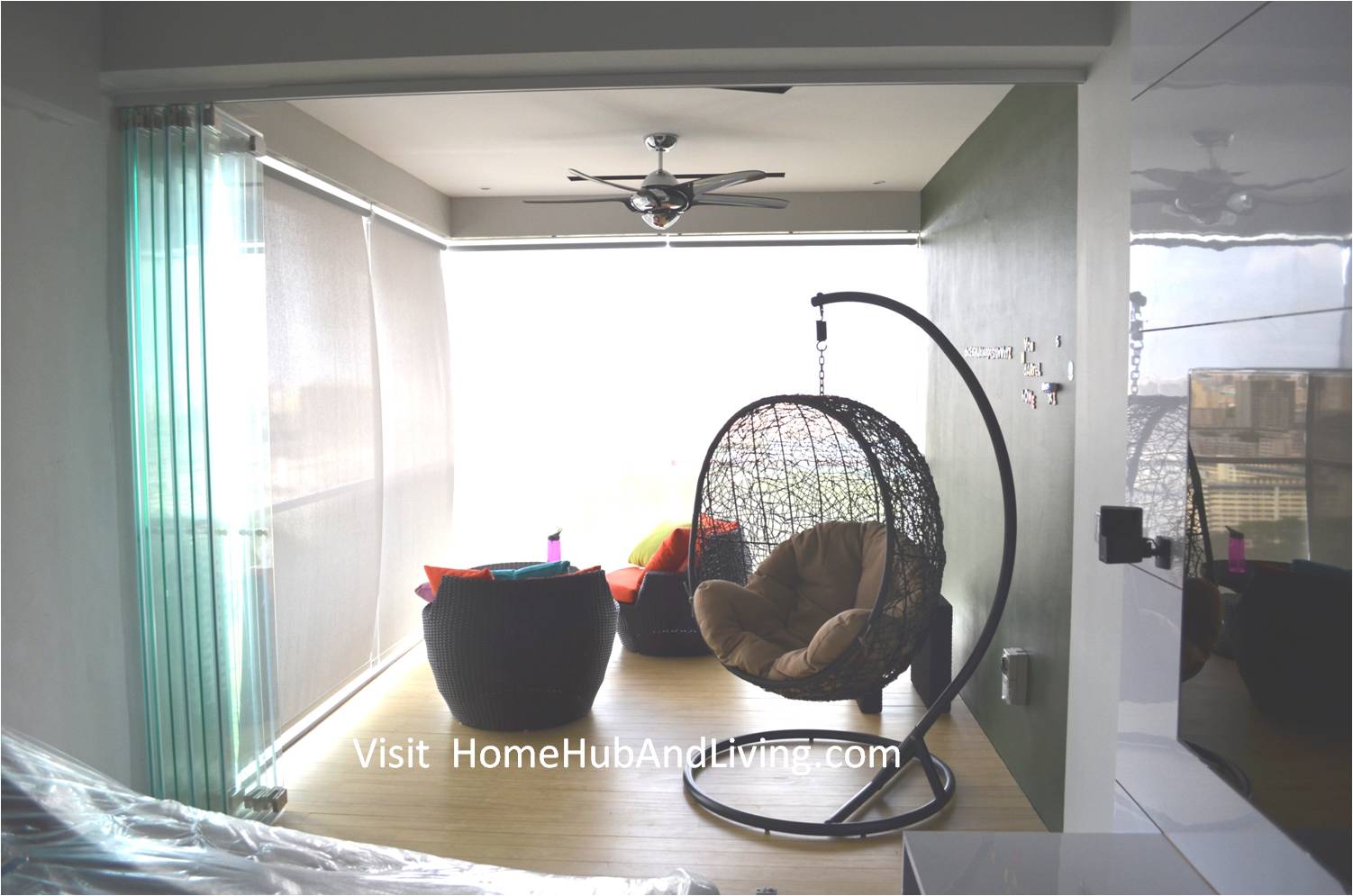 Singapore Private Property Fully Closed Frameless Door (Enjoy privacy in balcony area)